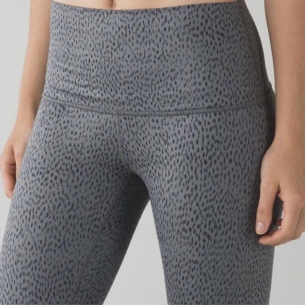 Lululemon grey crops